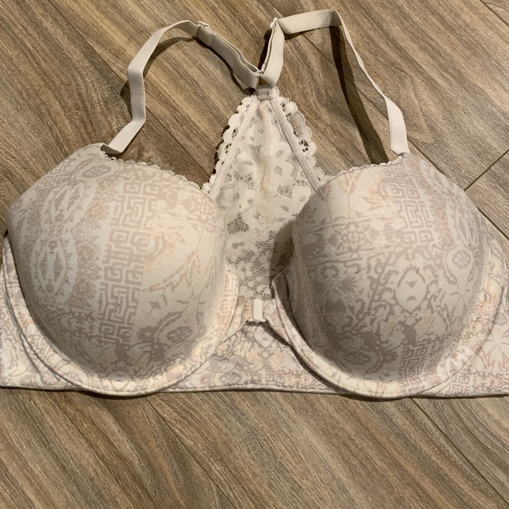 Victoria’s Secret 
Body by Victoria Racerback Demi